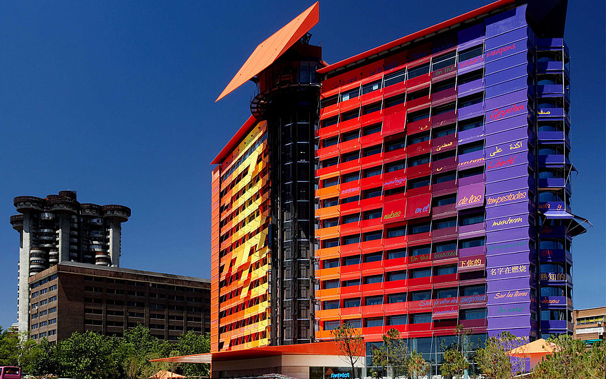 Hotel Silken Puerta América Madrid dengan Desain Arsitektur Unik